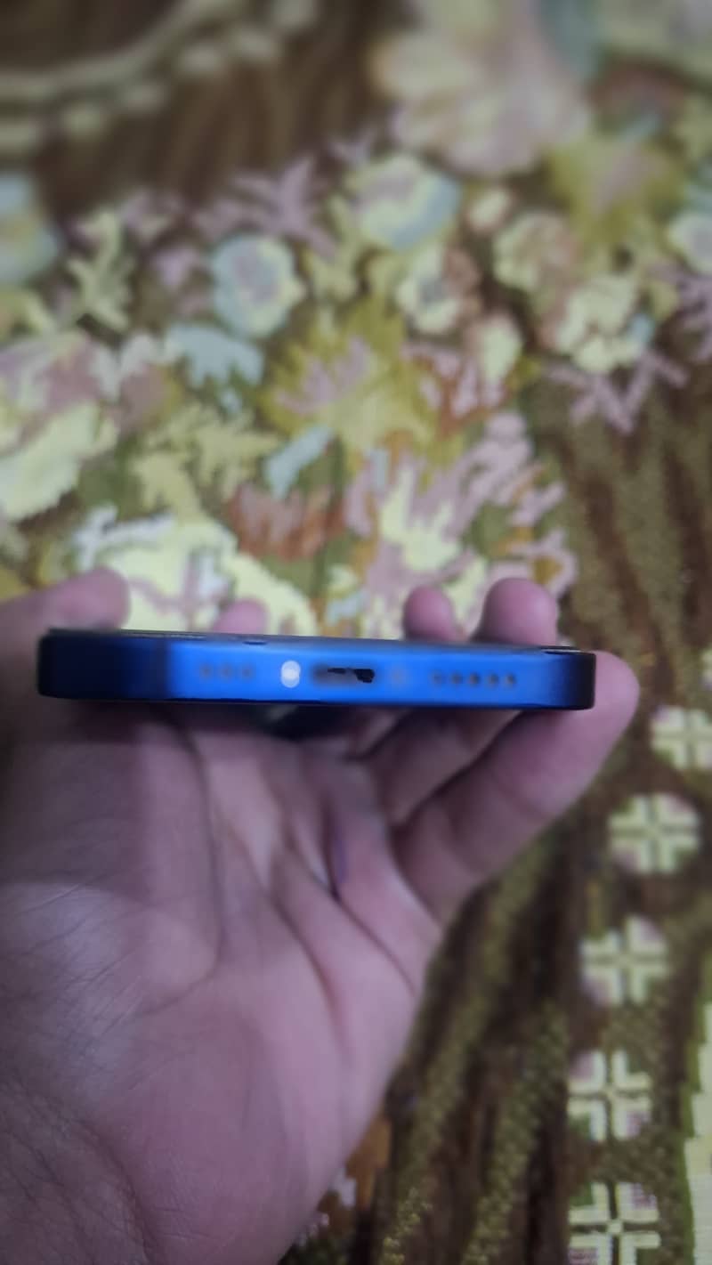 Apple iPhone 12 6