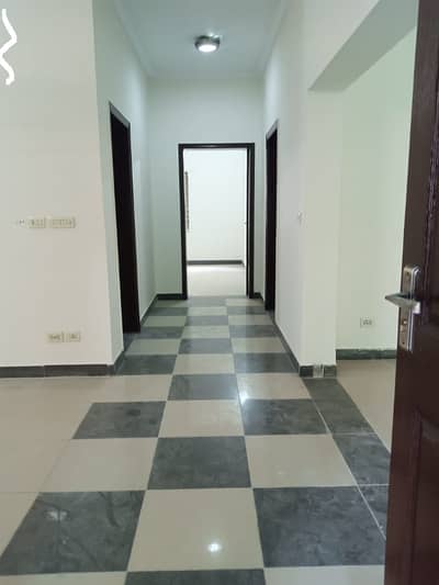 10 MARLA 4 BEDROOMS SD HOUSE AVAILABLE FOR RENT