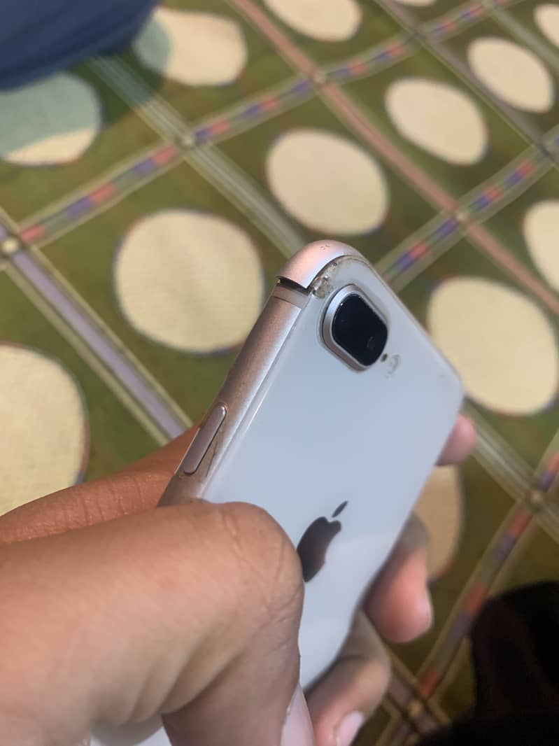Apple iPhone 8 Plus 1