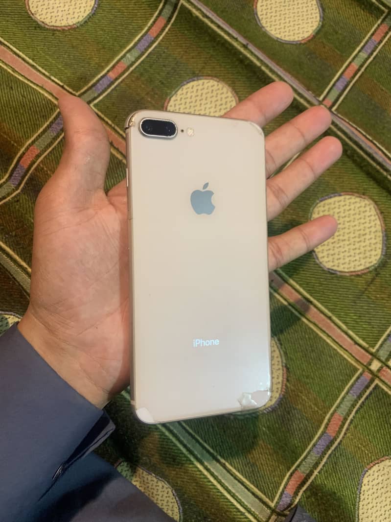 Apple iPhone 8 Plus 3