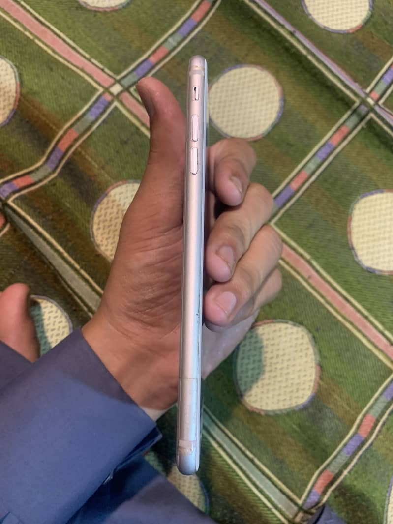Apple iPhone 8 Plus 4