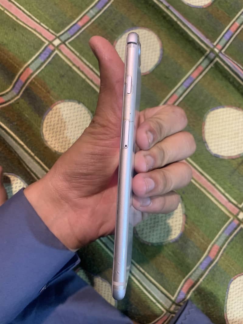 Apple iPhone 8 Plus 5