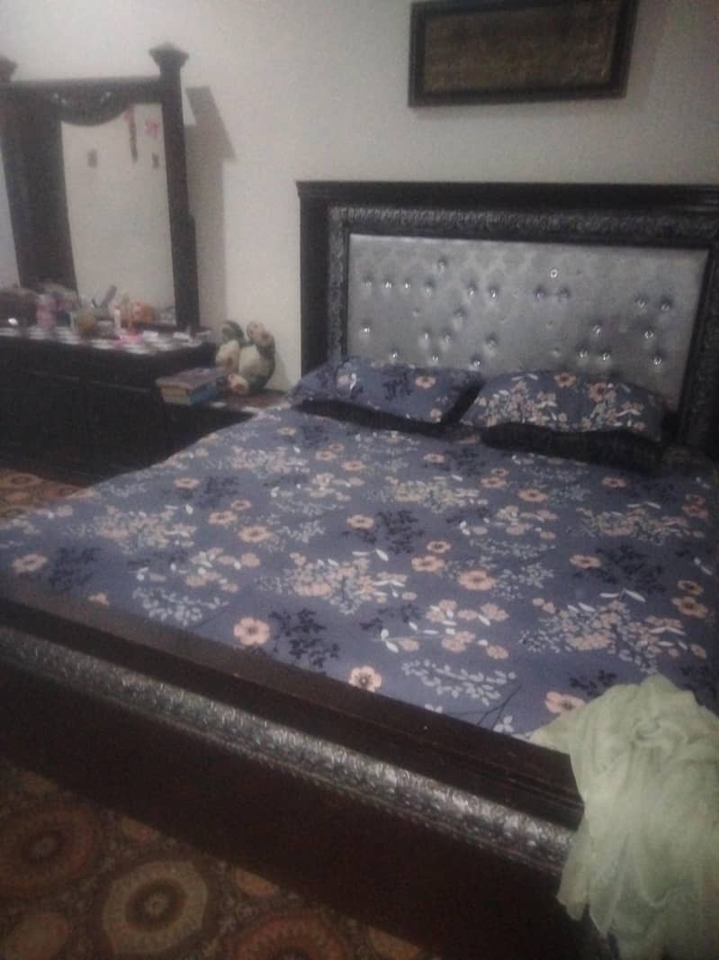 bed  dressing table 0