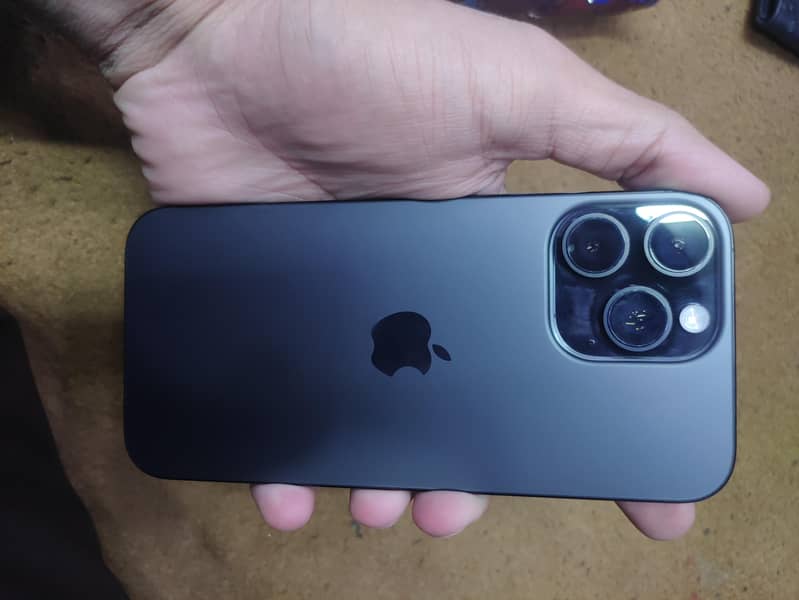 Apple iPhone 16 Pro Max 0