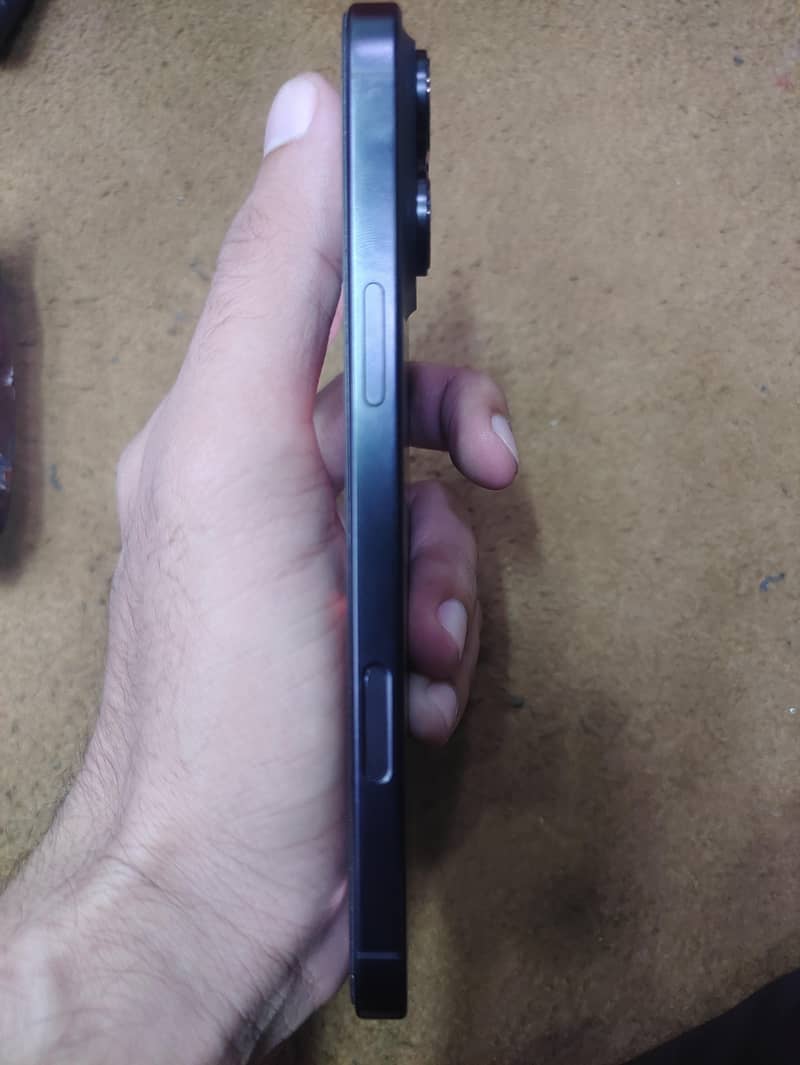 Apple iPhone 16 Pro Max 1
