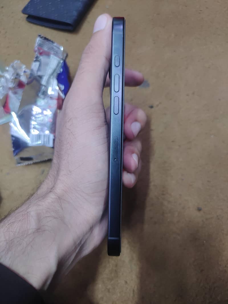 Apple iPhone 16 Pro Max 3