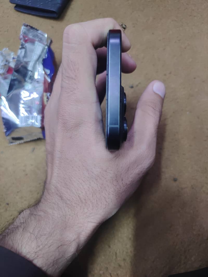 Apple iPhone 16 Pro Max 4
