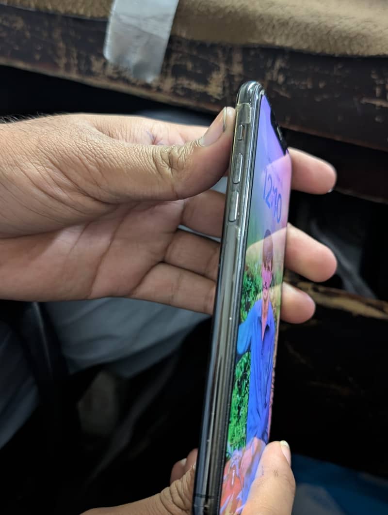 Apple iPhone 11 Pro Max 2