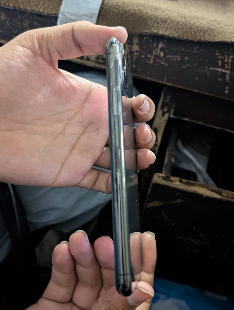 Apple iPhone 11 Pro Max 3