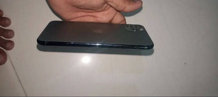 Apple iPhone 11 Pro Max 2