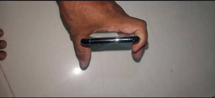 Apple iPhone 11 Pro Max 4