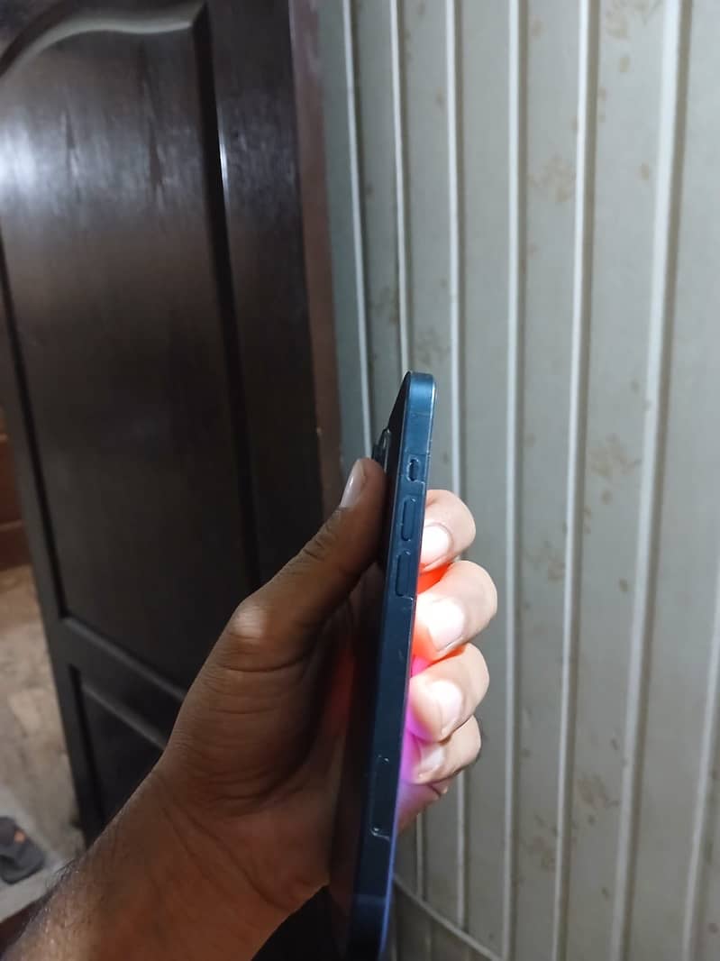 Apple iPhone 13 5