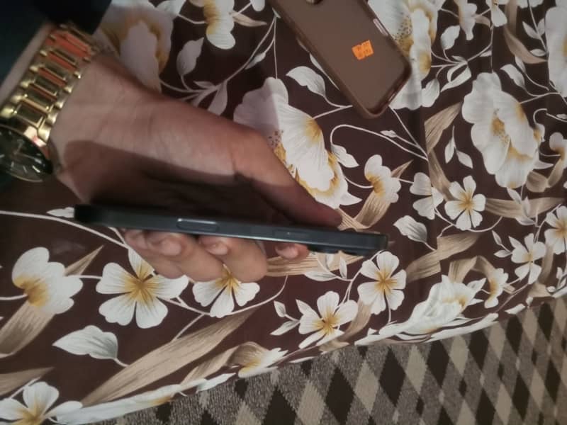 Apple iPhone 16 Pro 3