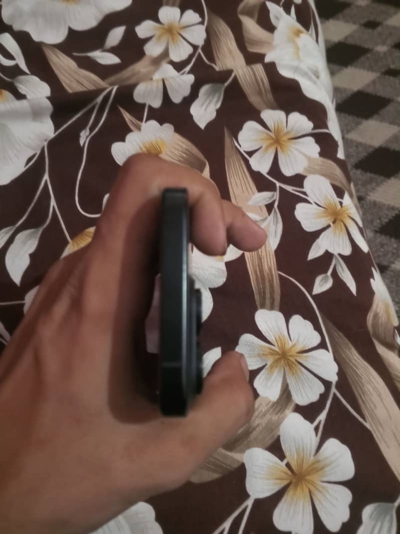 Apple iPhone 16 Pro 4