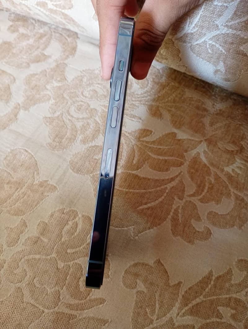 Apple iPhone 13 Pro 4