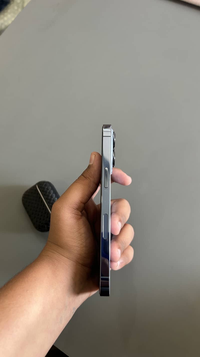 Apple iPhone 13 Pro 2