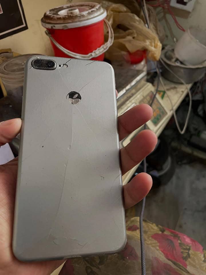 Apple iPhone 8 Plus 1