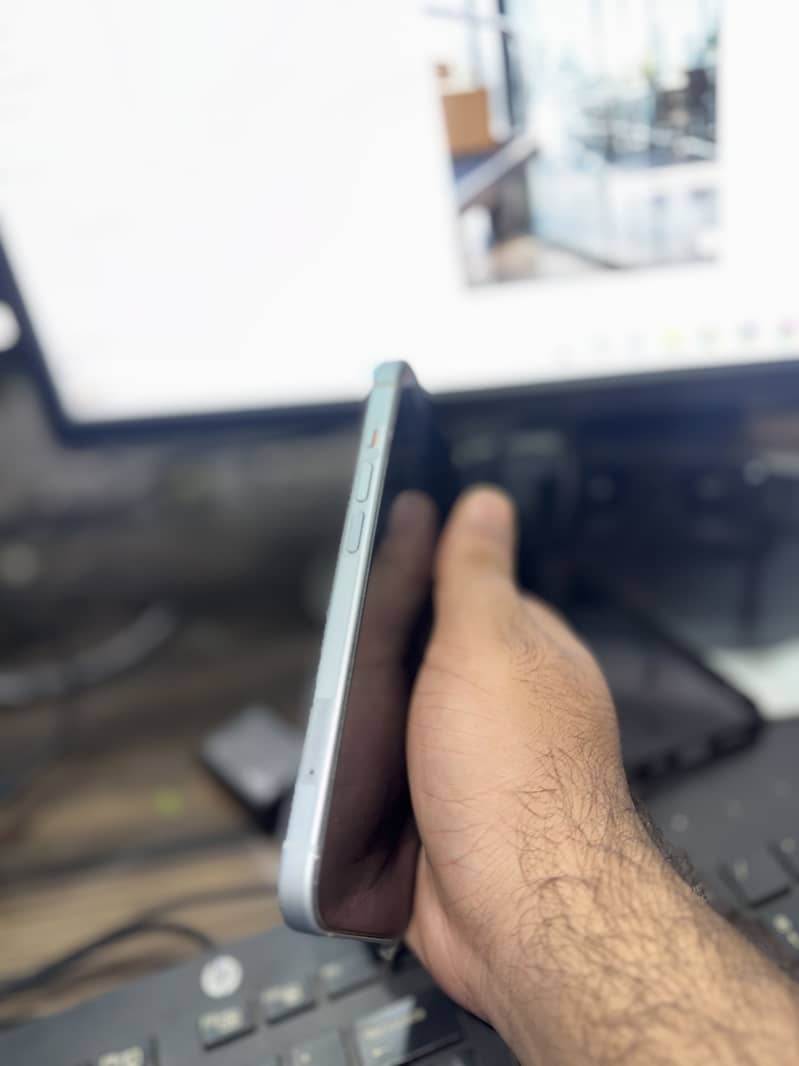 Apple iPhone 15 4