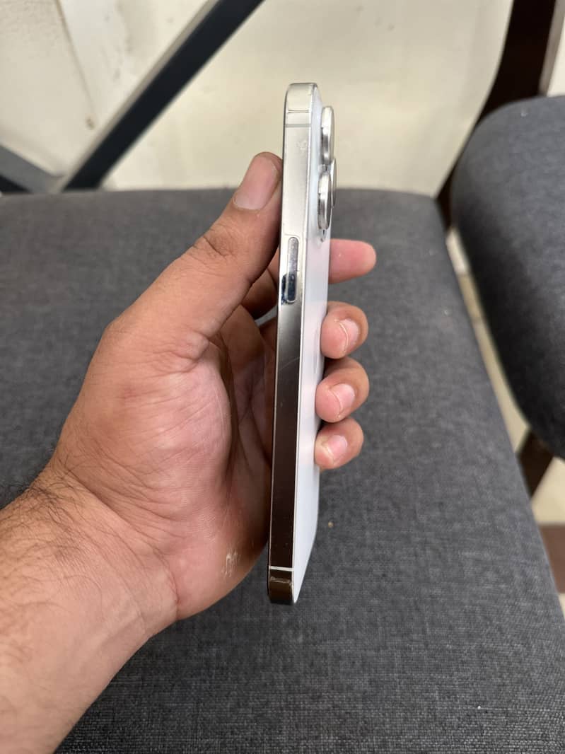 Apple iPhone 14 Pro Max 4