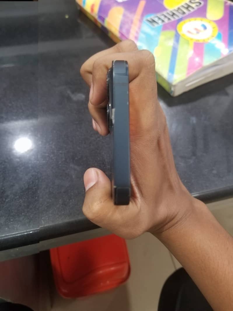 Apple iPhone 13 5