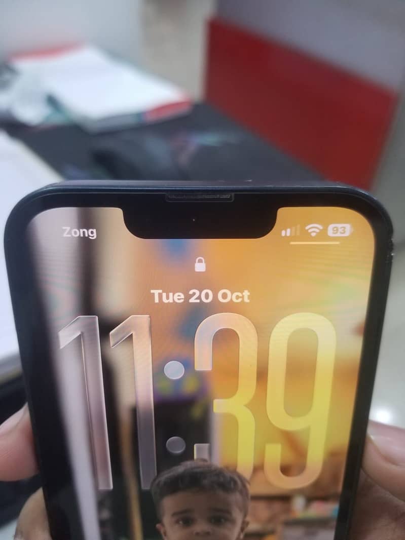 Apple iPhone 13 8