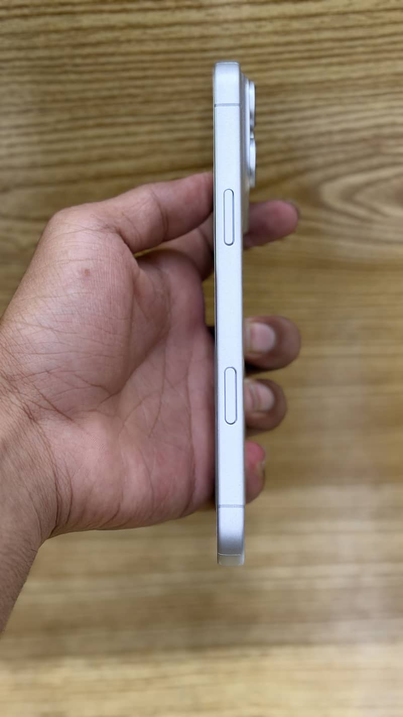 Apple iPhone 17 Pro Max 2