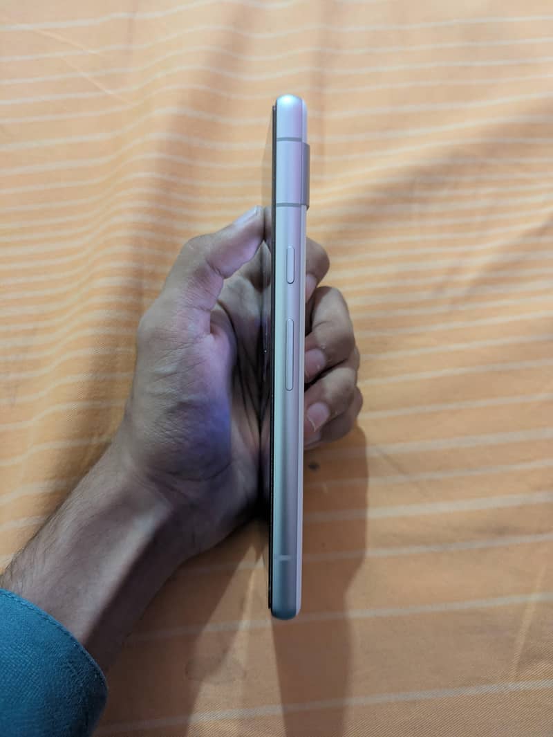 Google Pixel 7a 2