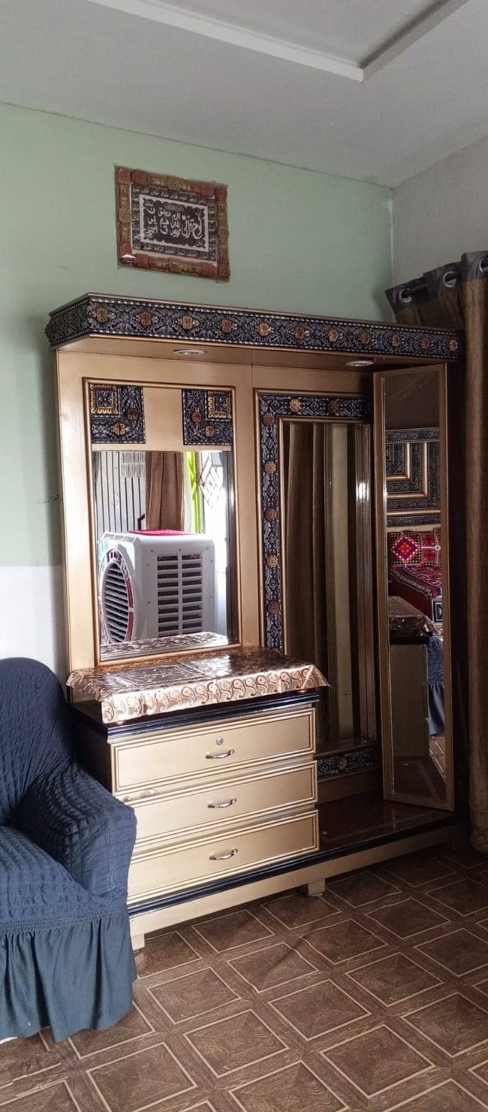 bed and Dressing table 2