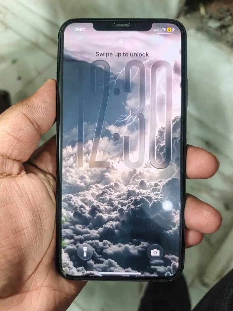 Apple iPhone 11 Pro Max 2