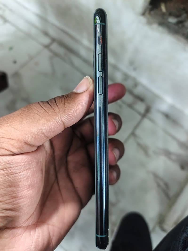 Apple iPhone 11 Pro Max 3