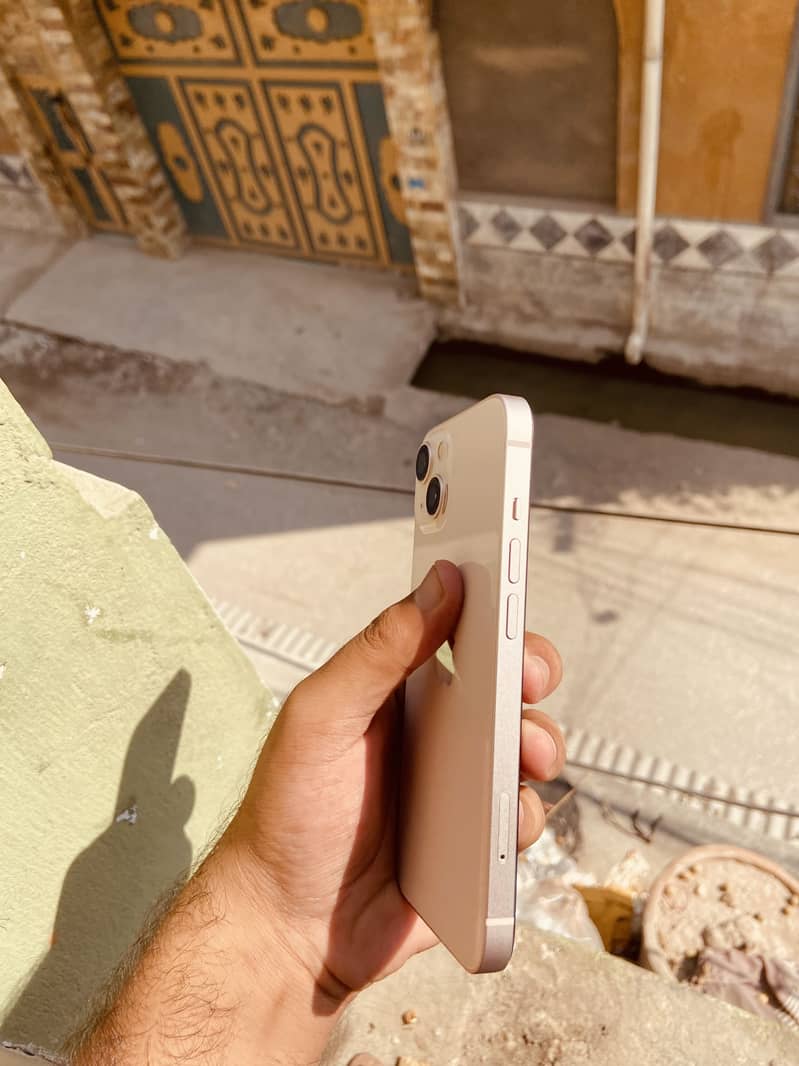 Apple iPhone 13 1