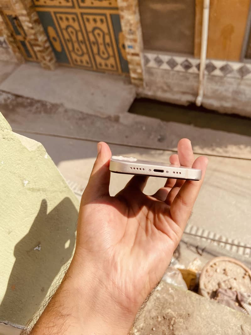 Apple iPhone 13 2