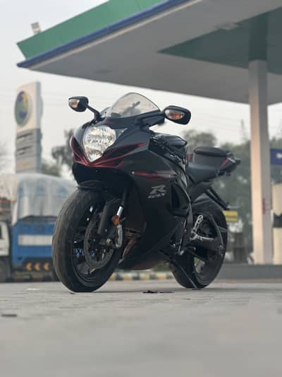 Gsx-r600 2012 model