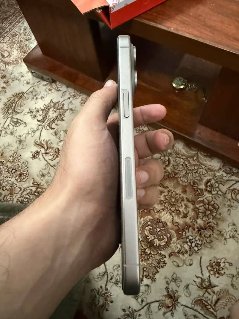 Apple iPhone 15 Pro Max 2