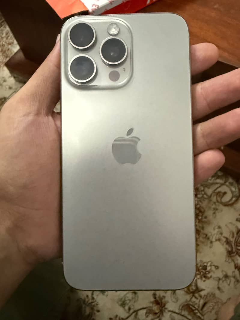 Apple iPhone 15 Pro Max 3
