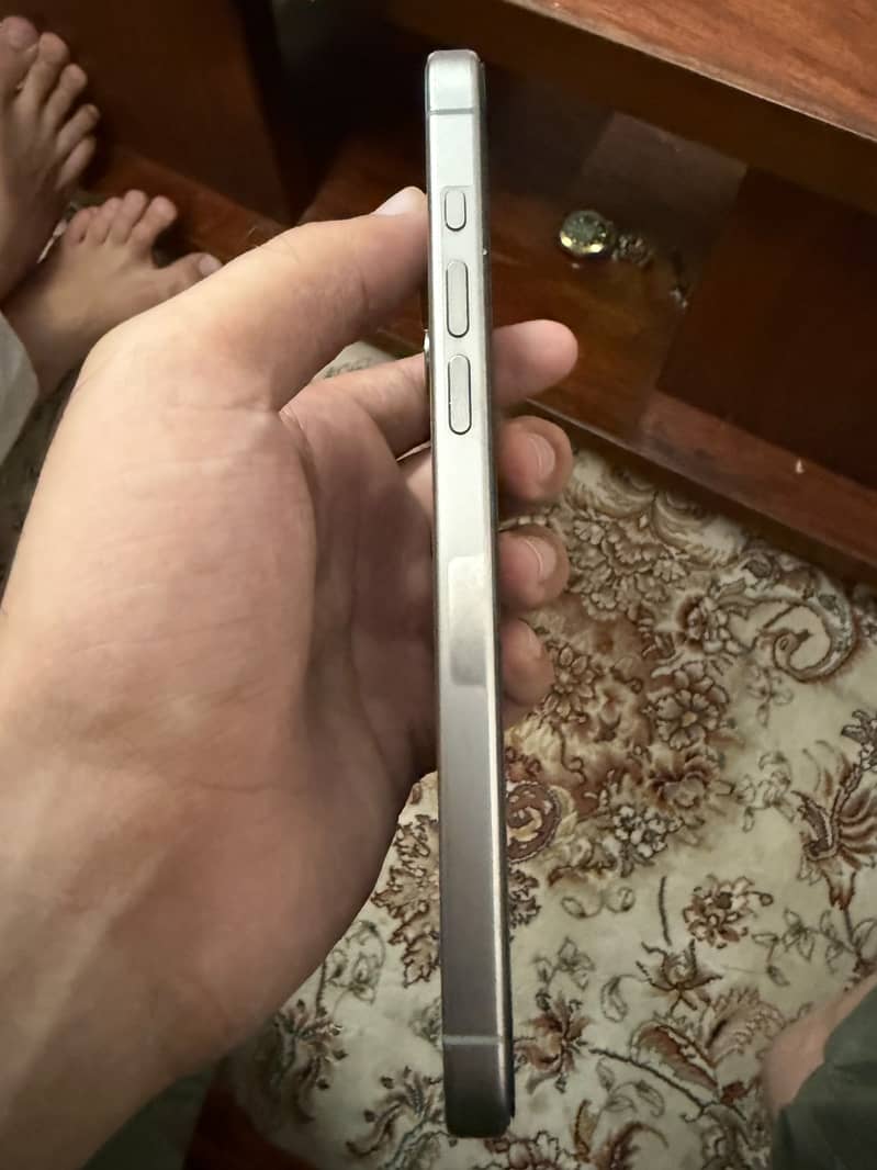 Apple iPhone 15 Pro Max 4