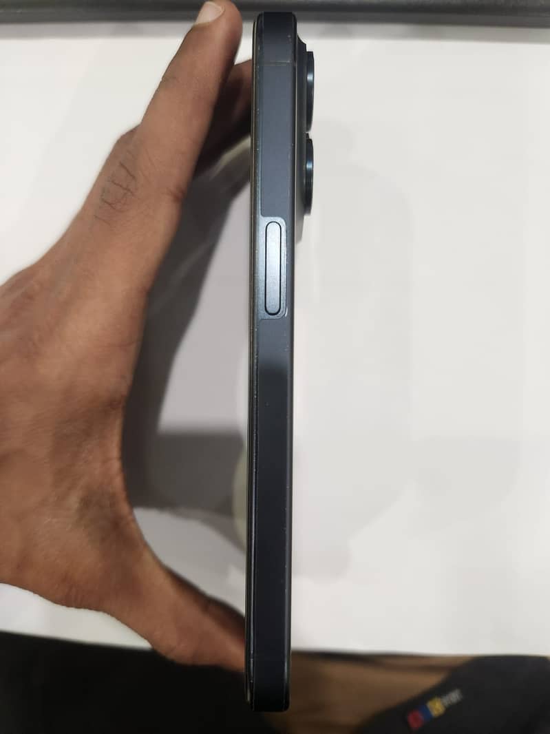 Apple iPhone 15 Pro 2