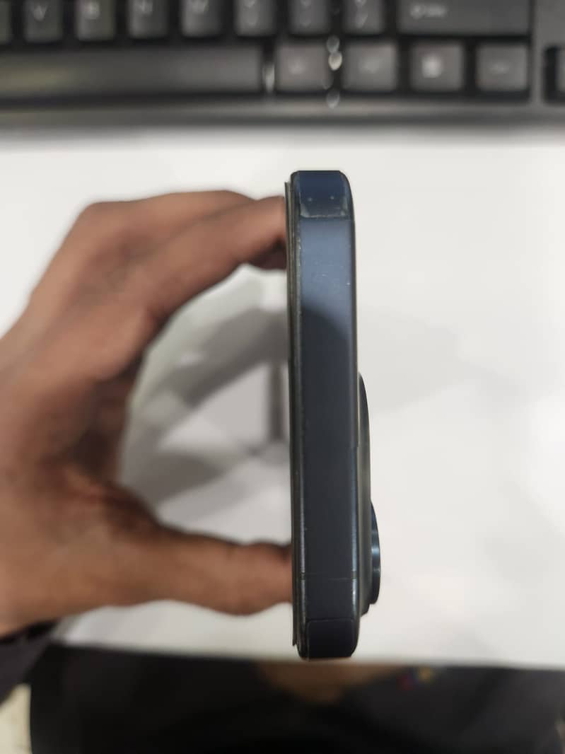 Apple iPhone 15 Pro 3