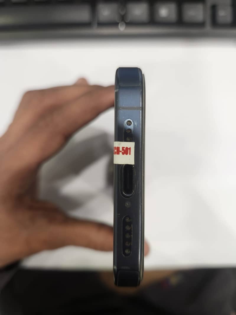Apple iPhone 15 Pro 4
