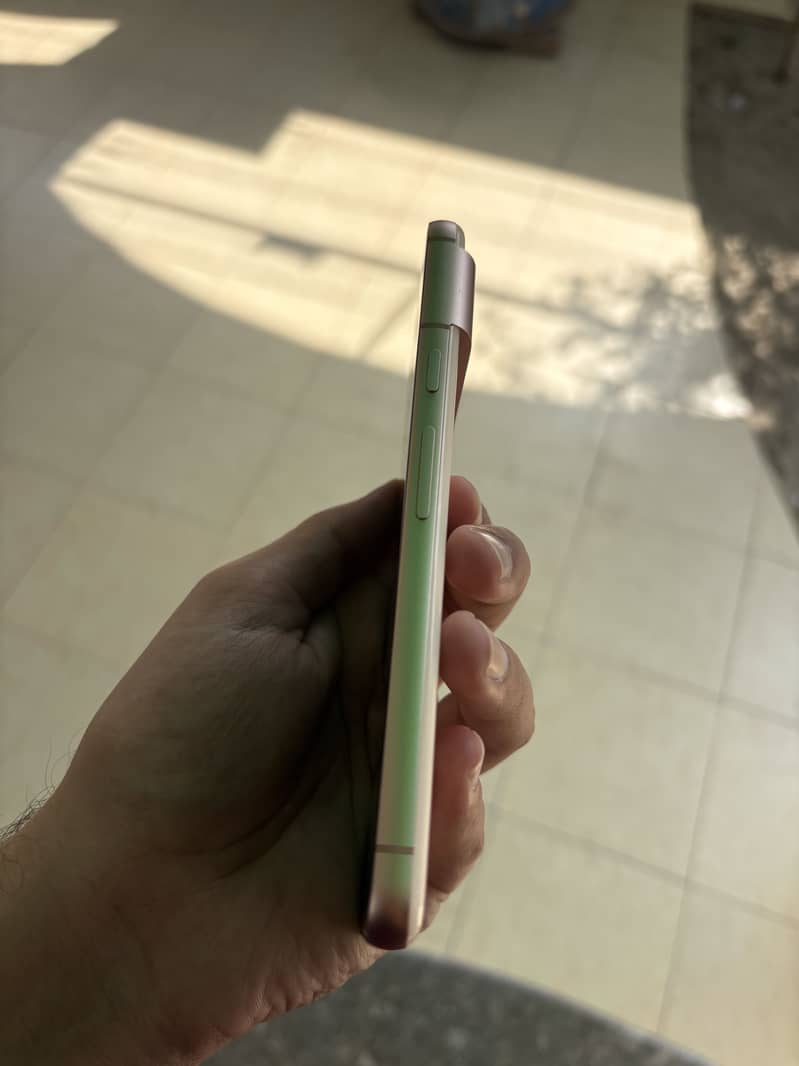 Google Pixel 8 4