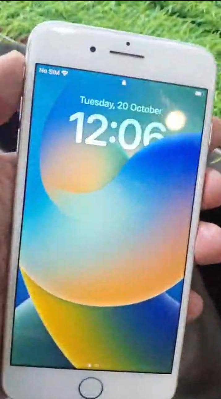 Apple iPhone 8 Plus 1