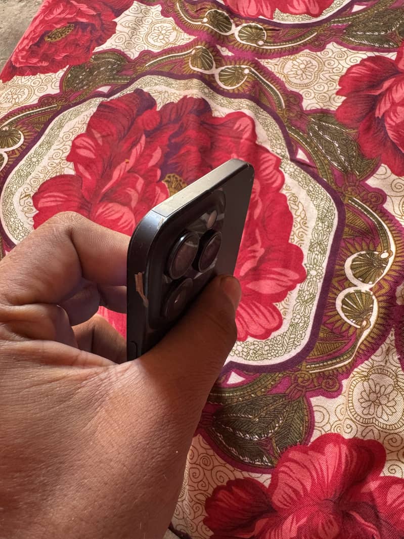Apple iPhone 15 Pro 2