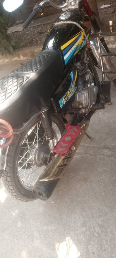 Honda 125 model 2015 Multan number mere Naam donon tyre Tanki tapa