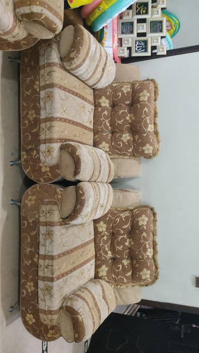 Sofa set 7 seater slighty demaged