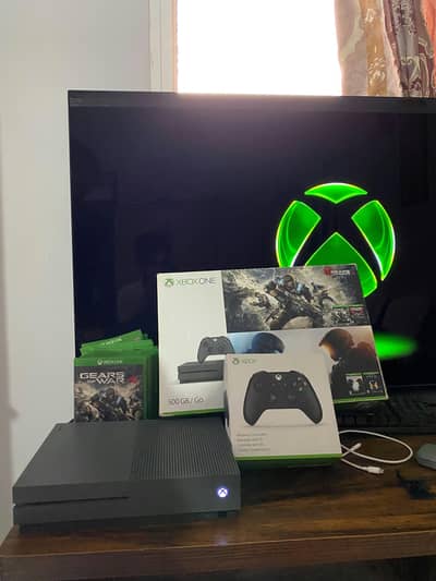 Xbox One S with box and controller Ps4 Ps5