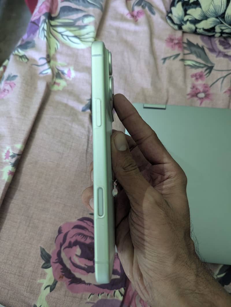 Apple iPhone 17 Pro Max 4