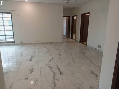 12 MARLA 4 BEDROOMS APARTMENT AVAILABLE FOR RENT