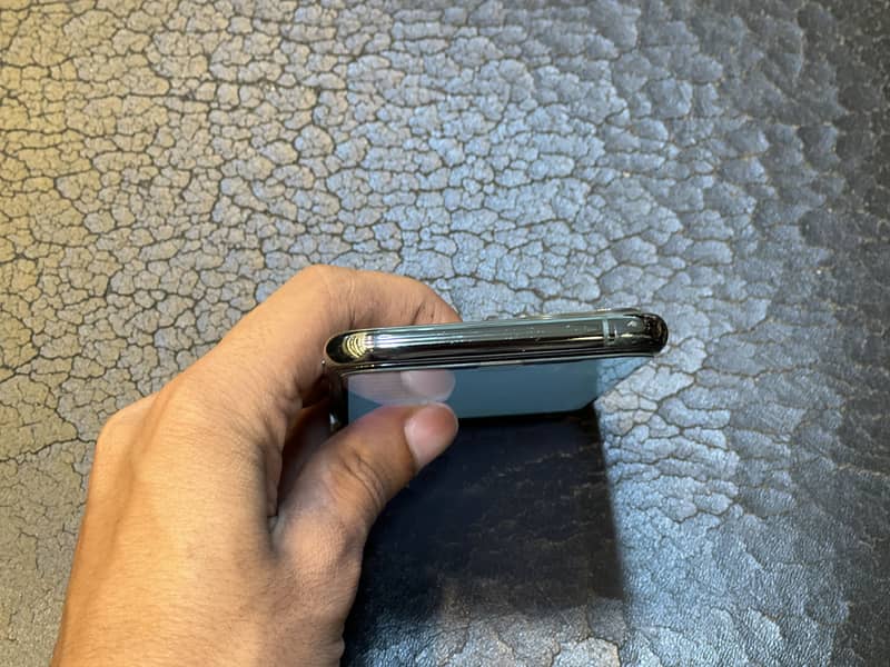 Apple iPhone 11 Pro 1