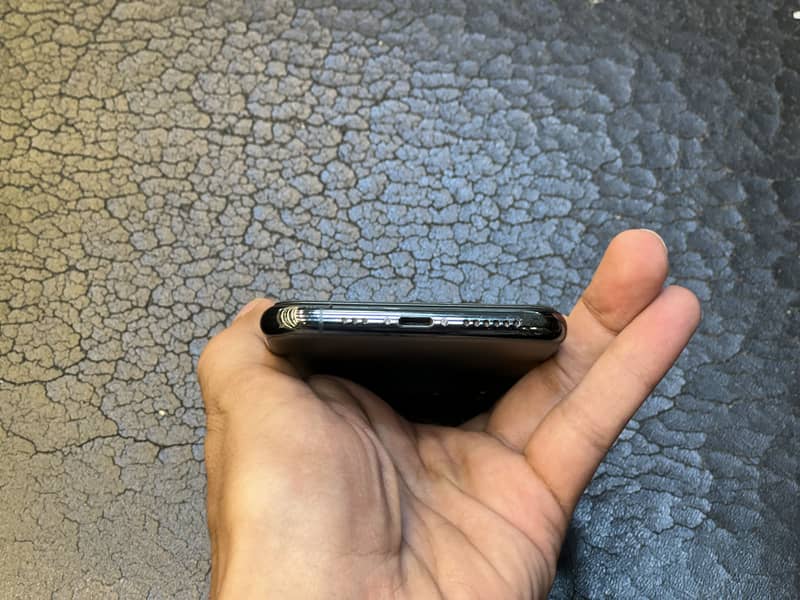 Apple iPhone 11 Pro 4