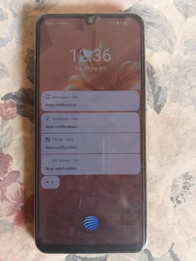 Vivo V21 **8/128 Exchange possible